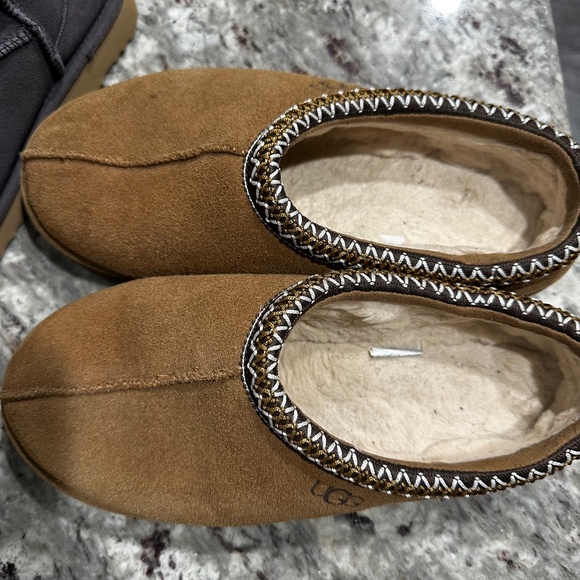 Womens UGG Bundle - Slippers, Boot, & Rainboot - Picture 5 of 9